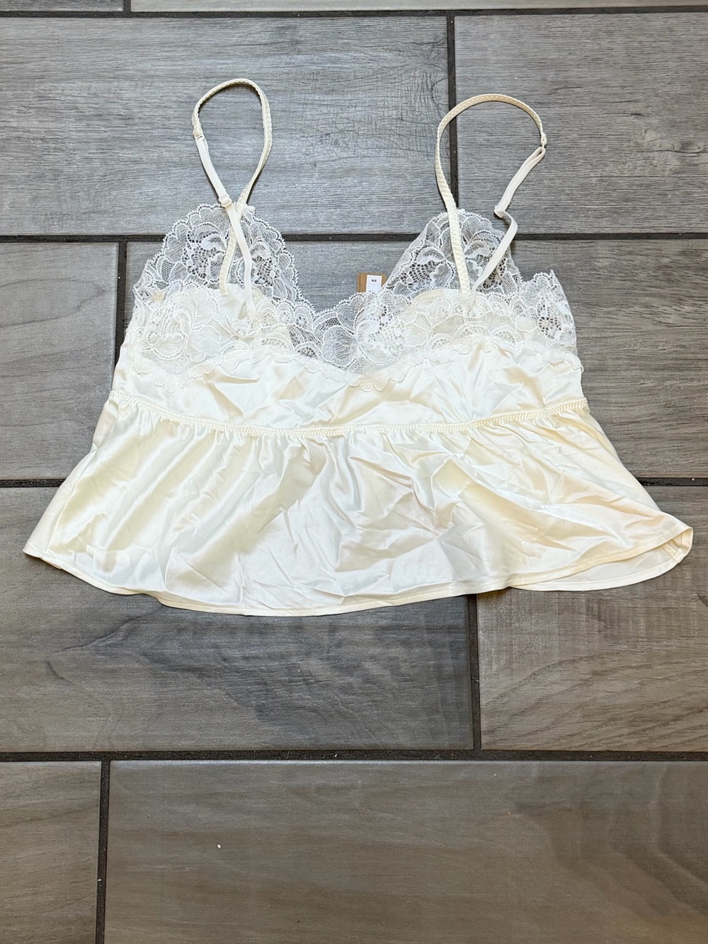SKIMS Woven Shine Satin Lace Peplum Cami Top Ivory